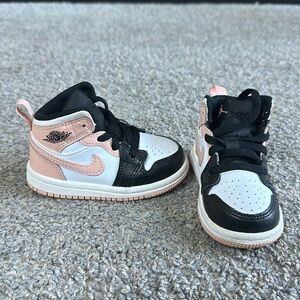 Pink toddler jordan 1’s, size 5c